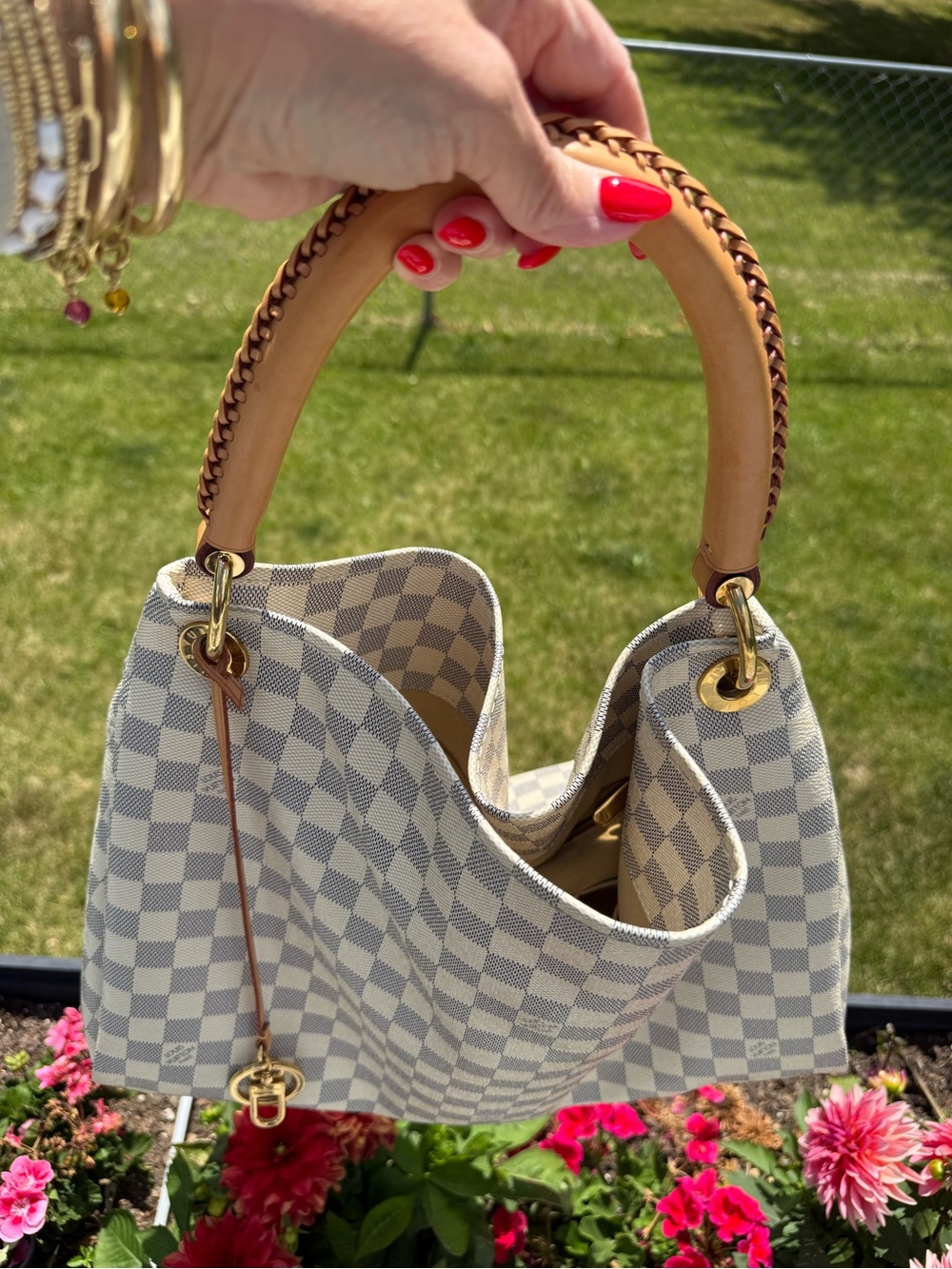 Authentic Louis Vuitton artsy mm Damier azure - stunning gently loved condition
